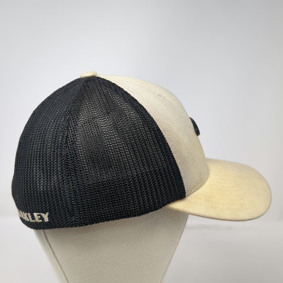Oakley Baseball Cap Beige M Fitted Mesh Back Stretch Breathable Logo Shield Hat