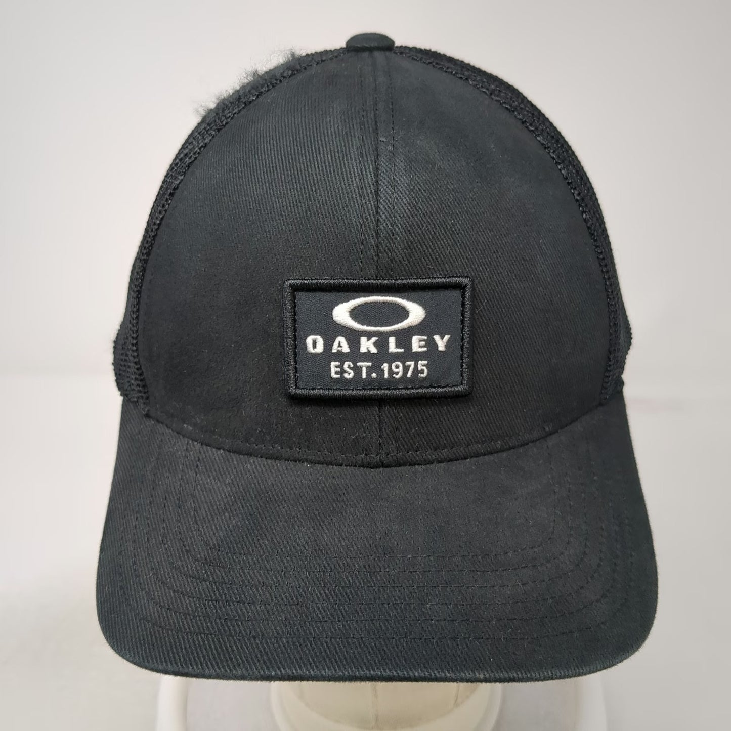 Oakley Trucker Hat Black One Size Mesh Back Snapback Logo Patch Structured