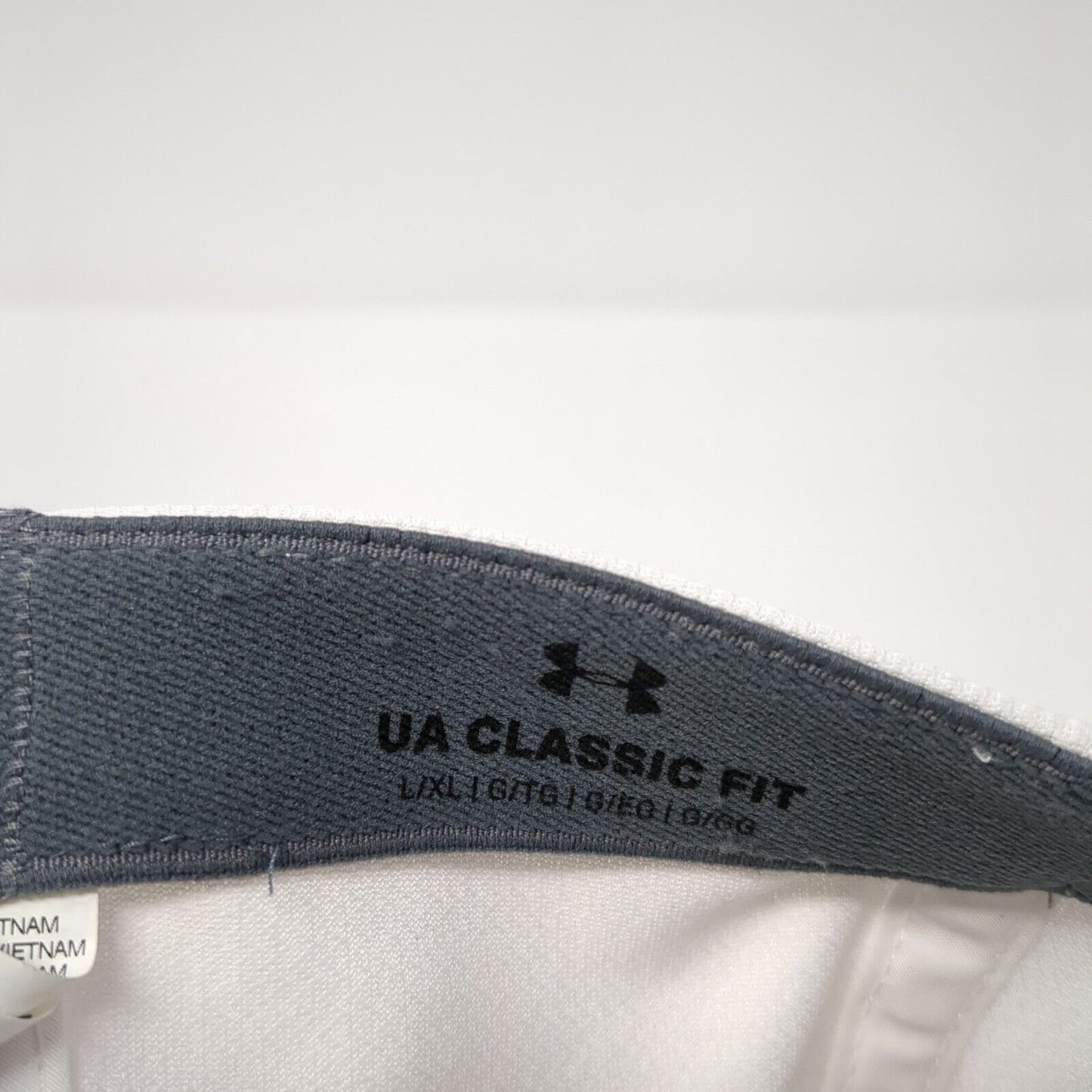 Wesco Fitted Hat White L/XL Embroidered Logo Under Armour Blitzing
