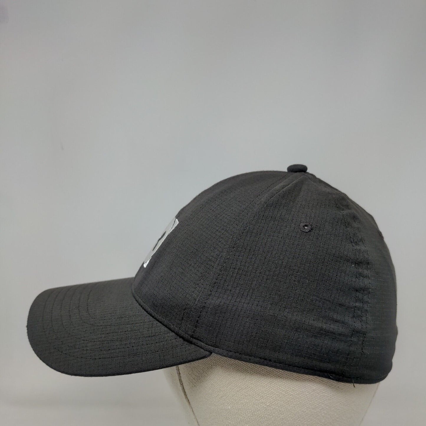 Under Armour Golf Fitted Hat Black Medium/Large Classic Fit 6 Panel