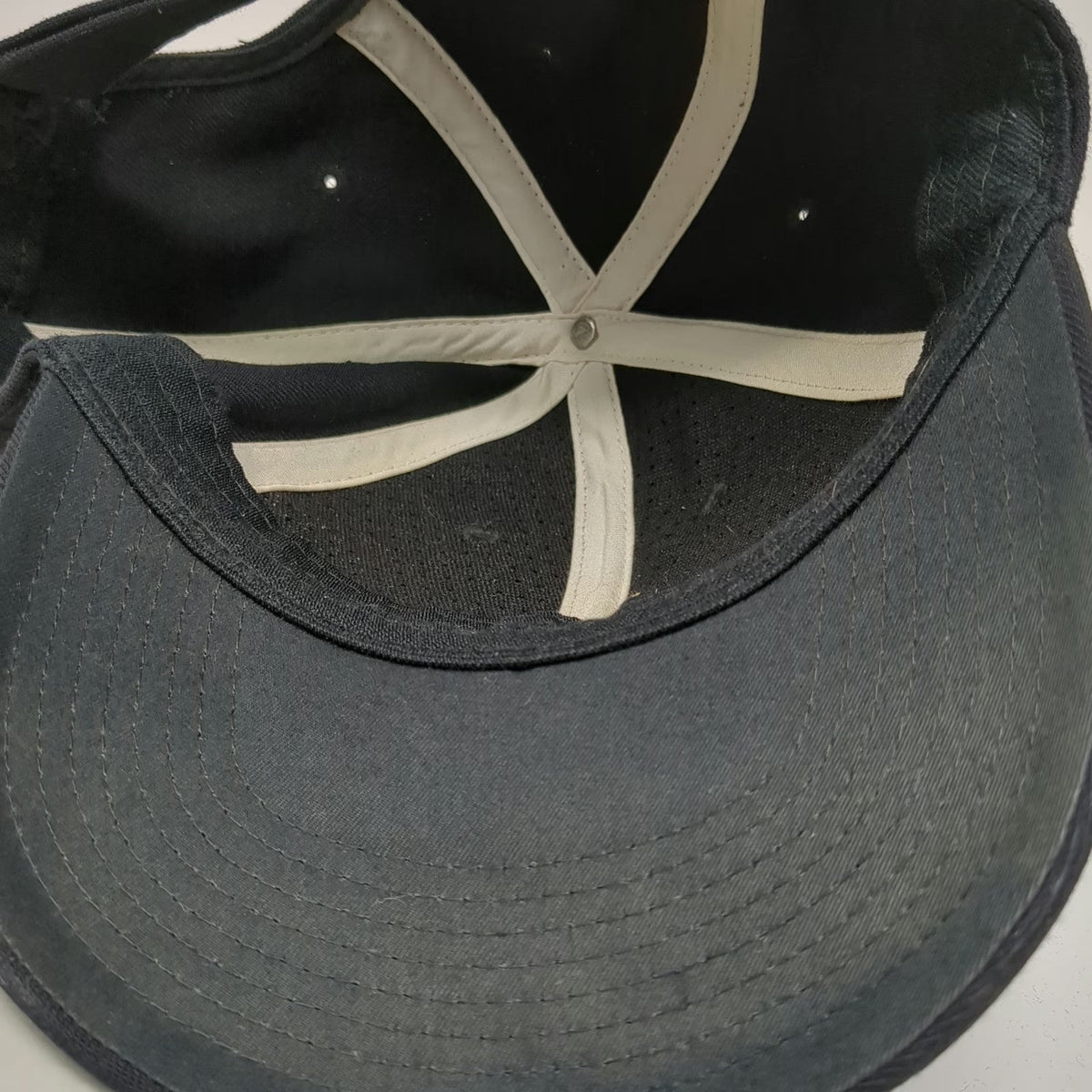 Nike Baseball Cap Black OSFM Adjustable Strapback Dri-Fit Legacy91 Hat Swoosh
