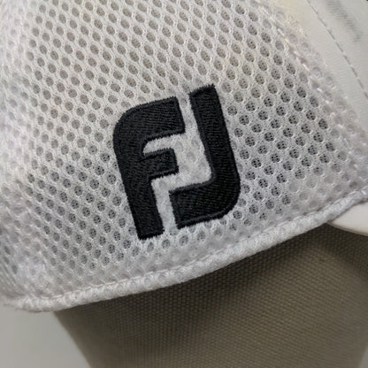 Titleist Men's Fitted Hat White Size M/L Embroidered Pro V1 Logo