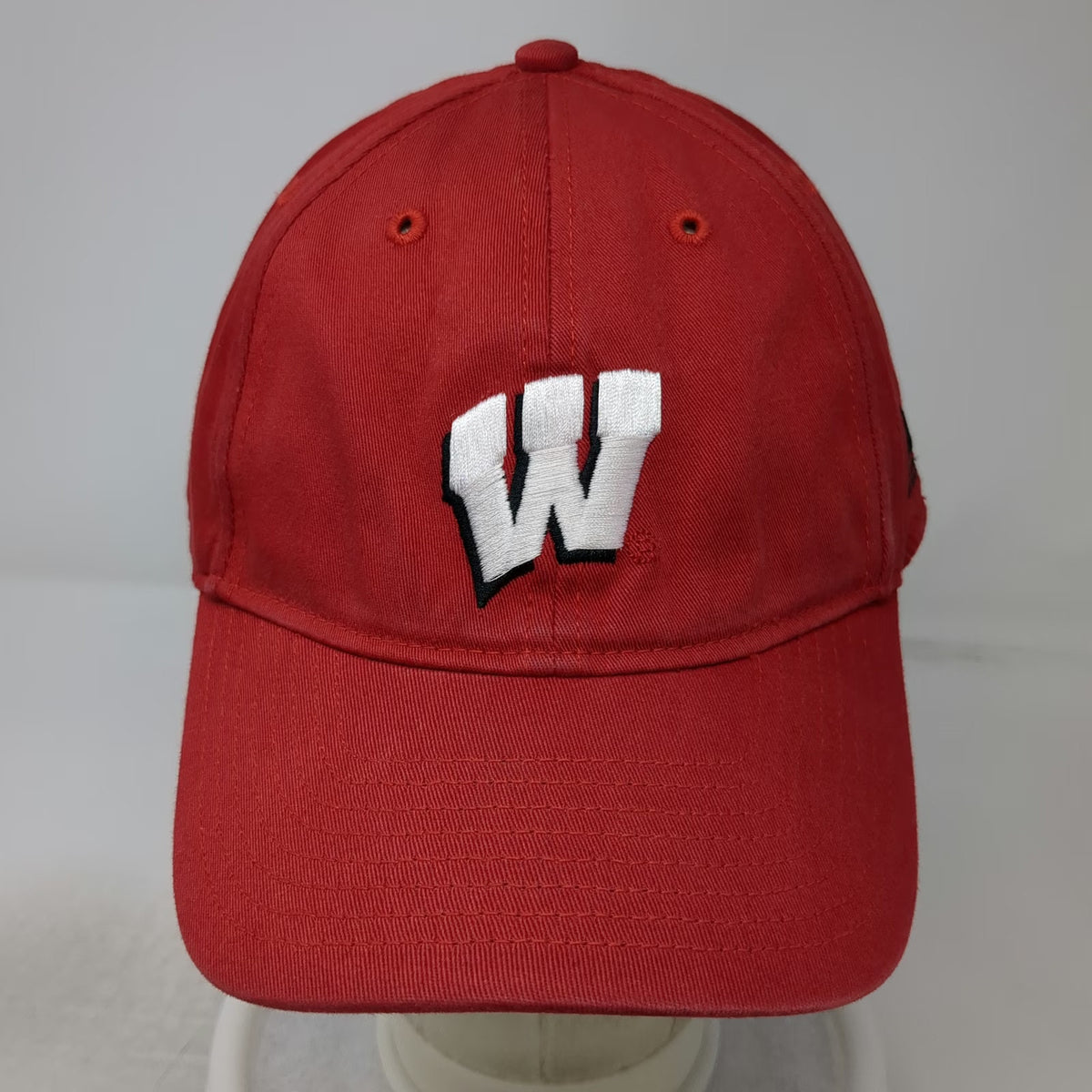 Adidas Wisconsin Badgers NCAA Red XL Baseball Cap Stretch Fit Curved Hat Logo