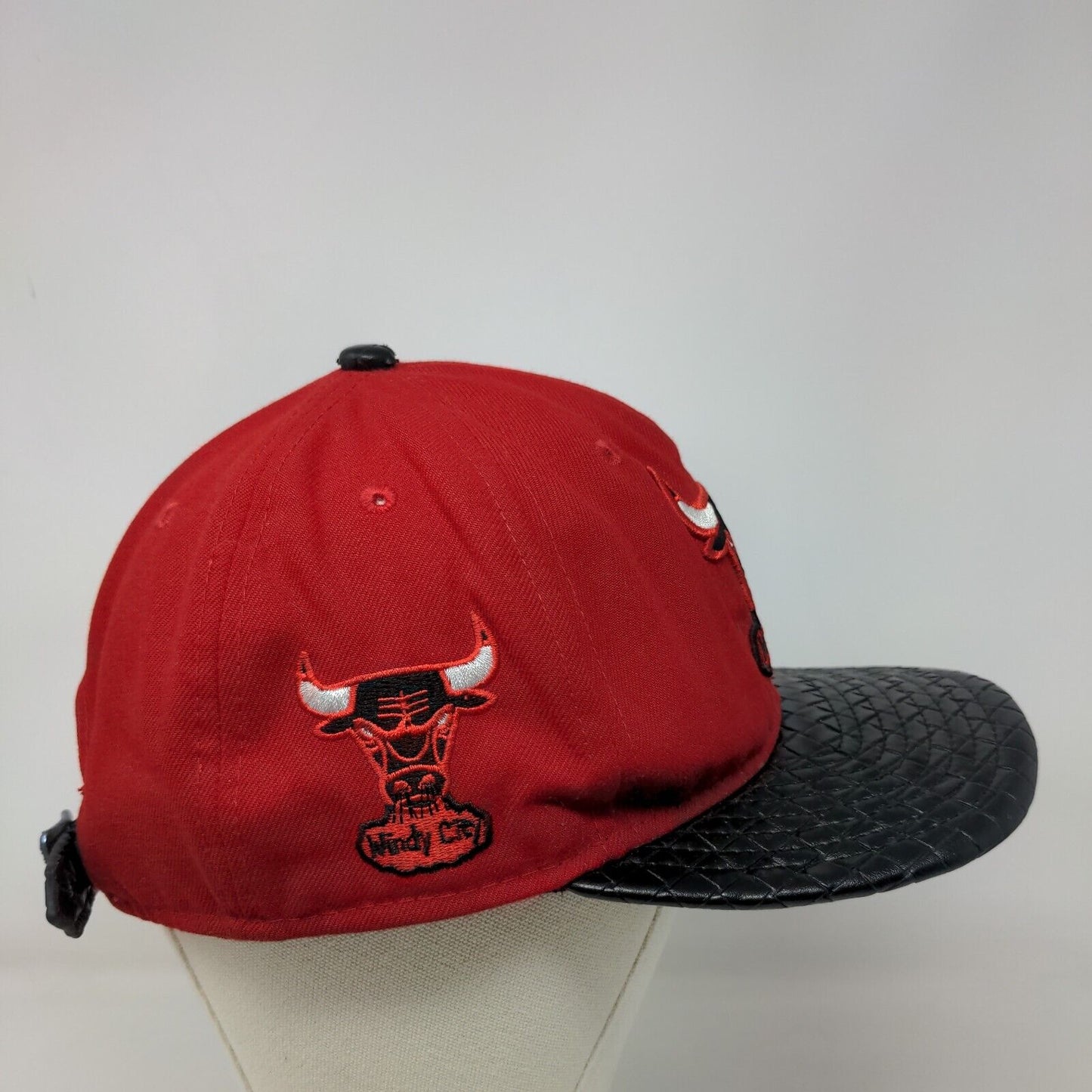 Chicago Bulls Slideback Hat Embroidered Red Size M/L New Era 9Fifty Hardwood NBA