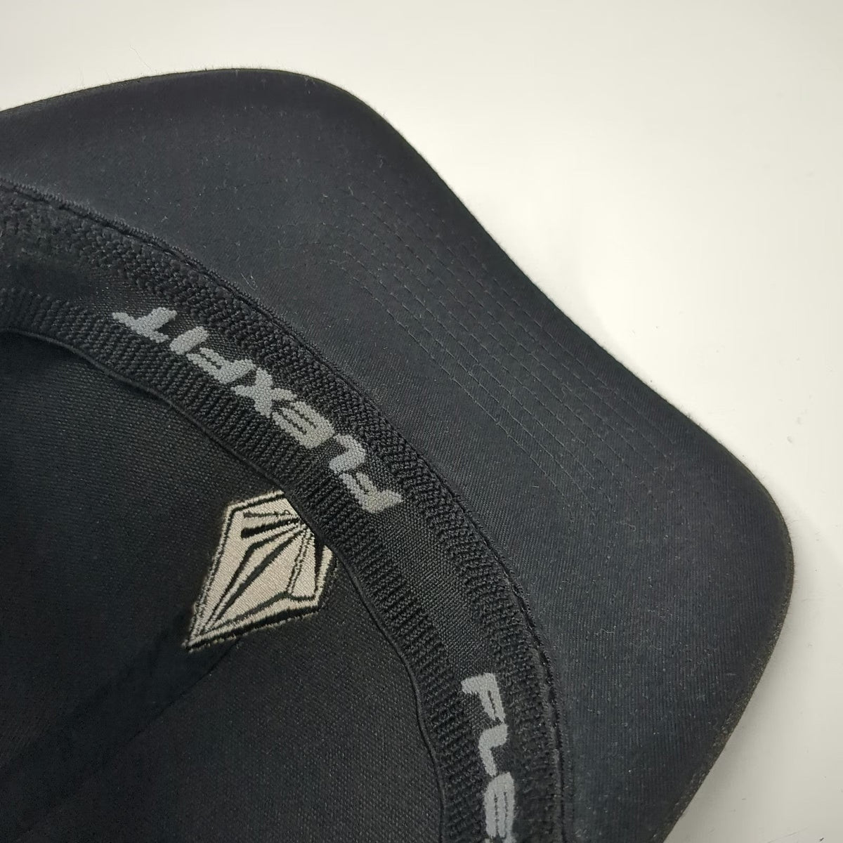 Volcom Baseball Cap Black M Flexfit Embroidered Stone Logo Stretch Fit Hat