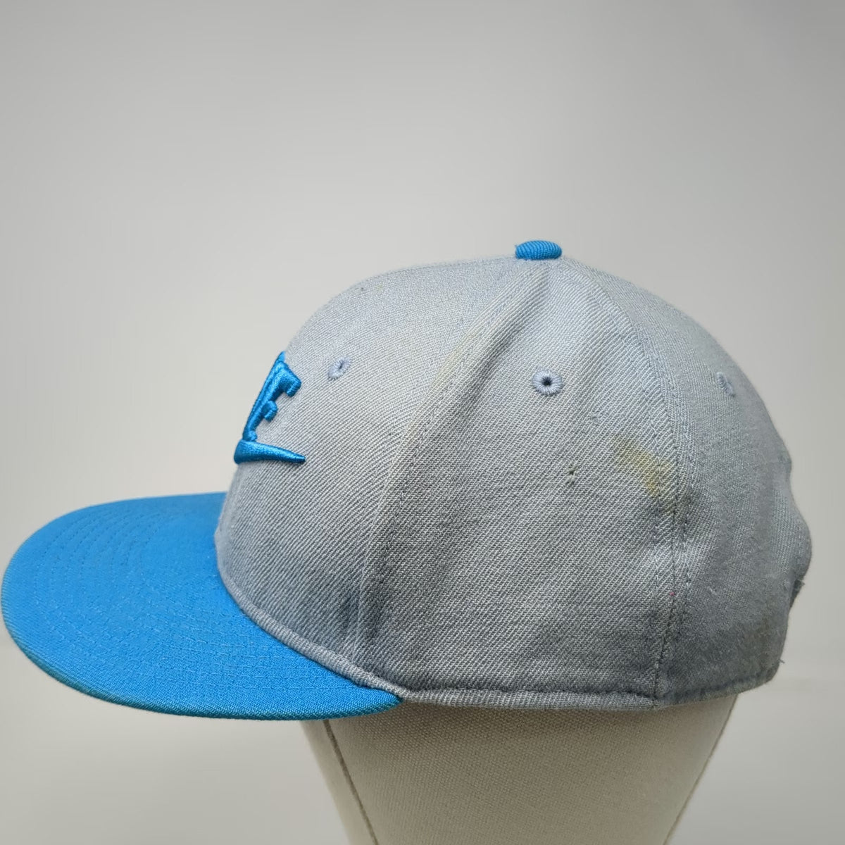 Nike Snapback Gray Blue One Size Hat 3D Swoosh Logo Two Tone Wool Flat Brim