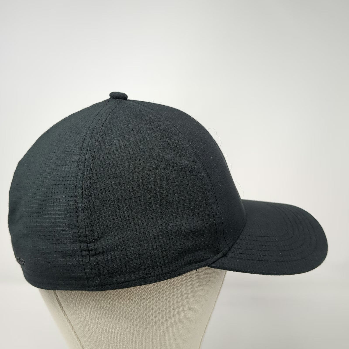 Under Armour Baseball Cap Black XL Fitted Textured Polyester Stretch Fit Hat