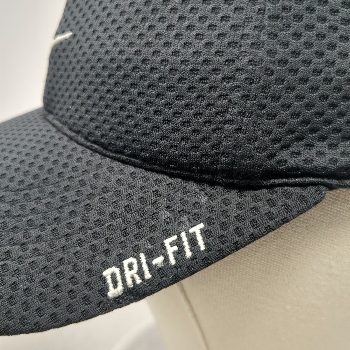 Nike Baseball Cap Black One Size Dri-FIT Mesh Tailwind Strapback Running Hat