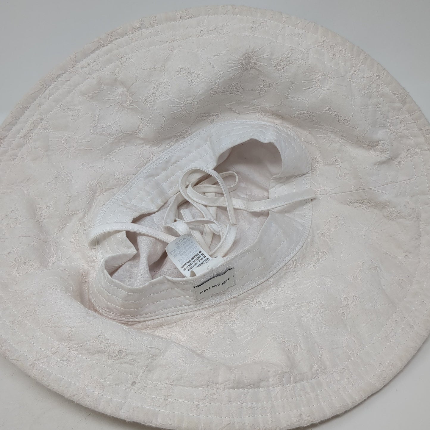 American Eagle Outfitters Bucket Hat White One Size Adjustable Strap Eyelet
