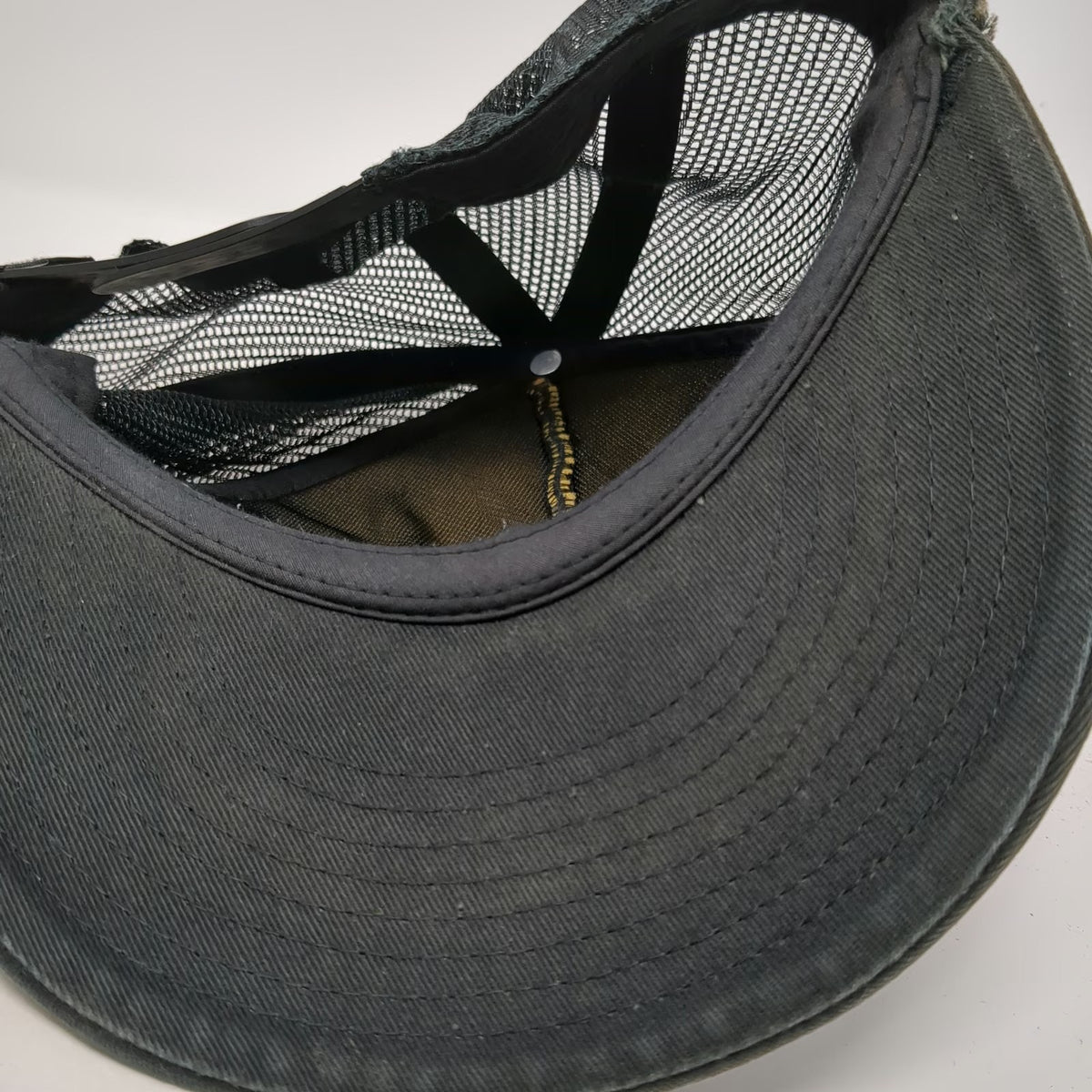Quiksilver Trucker Hat Black One Size Mesh Back Snapback Mountain Wave Logo