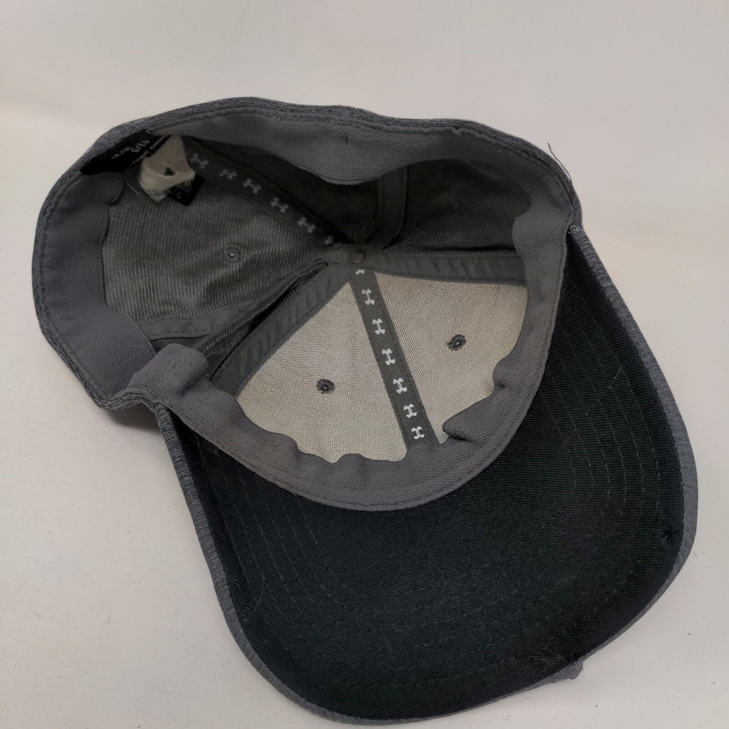 Under Armour Fitted Hat Gray L/XL Lightweight Embroidered Vented Holes 6 Panel