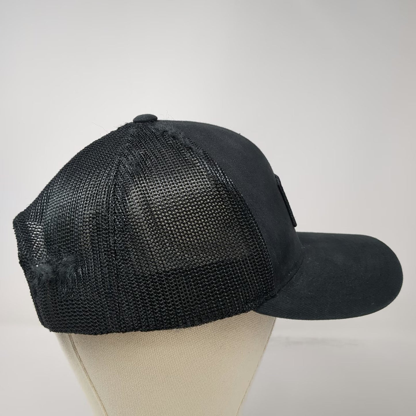 Oakley Trucker Hat Black One Size Mesh Back Snapback Logo Patch Structured