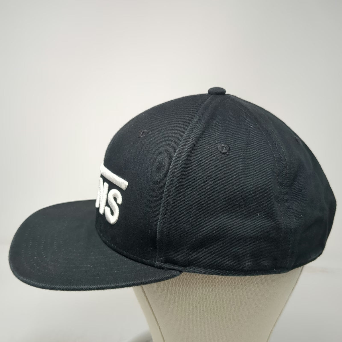 Vans Snapback Hat Black White One Size Embroidered Logo Flat Brim Skateboard Cap
