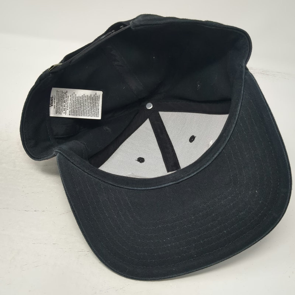 Vans Snapback Hat Black White One Size Embroidered Logo Flat Brim Skateboard Cap