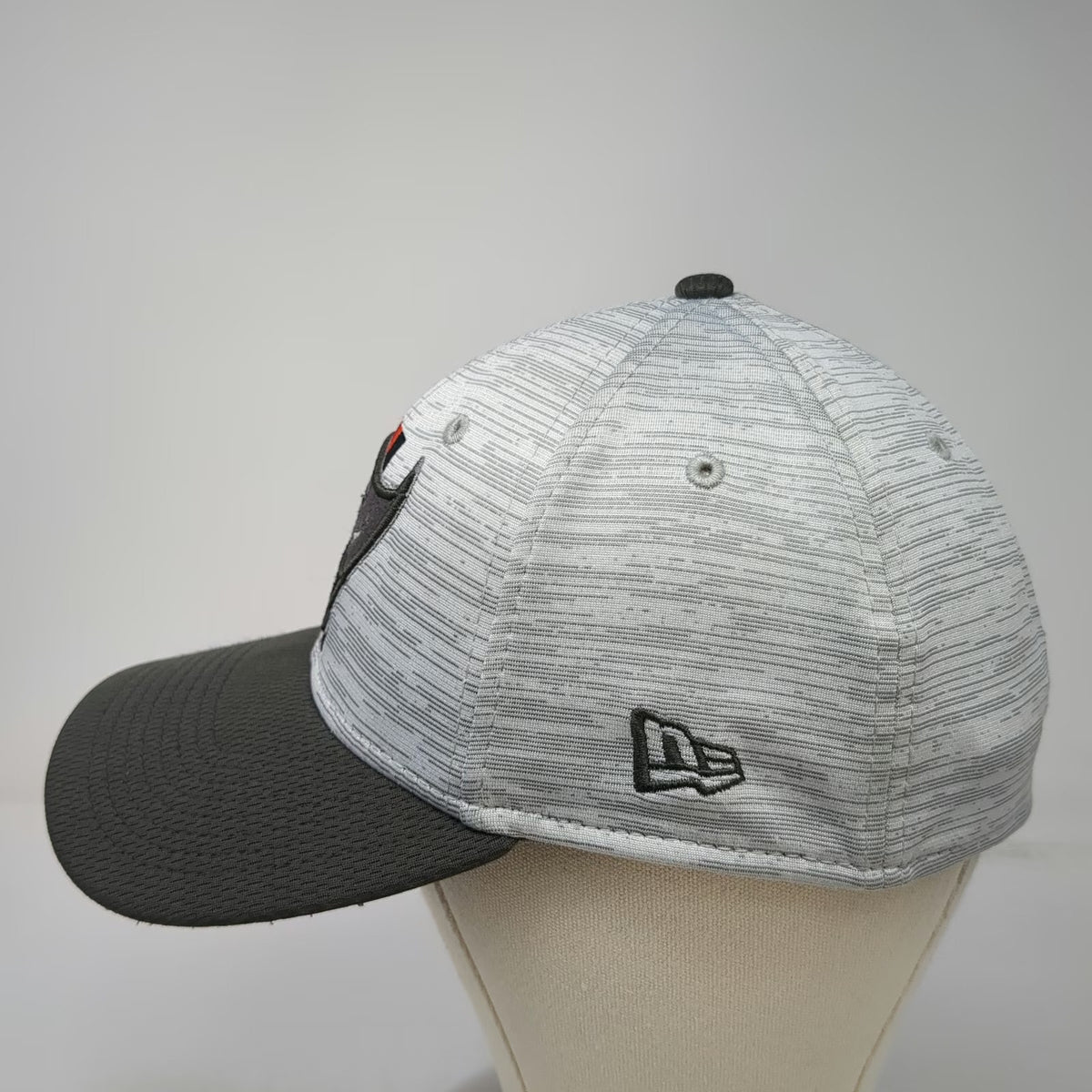 Tampa Bay Buccaneers NFL New Era Cap Gray L Joseph 32 Flag Logo Stretch Fit Hat