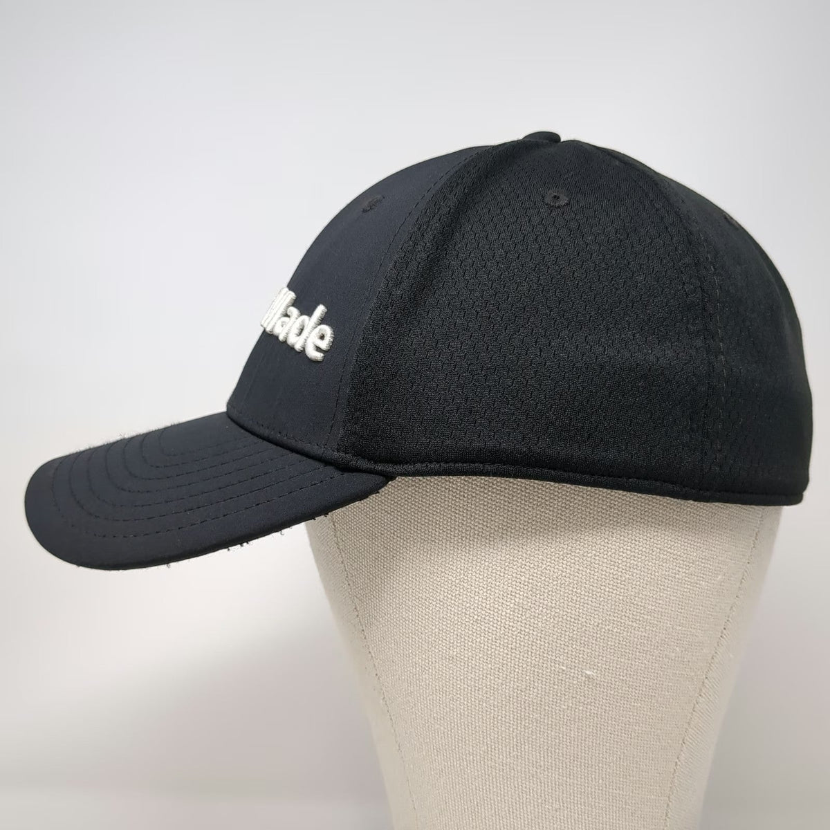 TaylorMade Baseball Cap Black XL Mesh Stretch Fit A-Flex Embroidered Golf Hat
