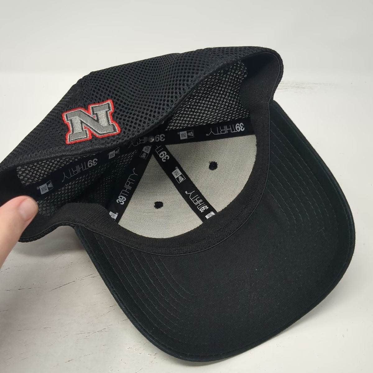 Nebraska Cornhuskers NCAA New Era Hat Black XL Mesh Back 39THIRTY Stretch Fit