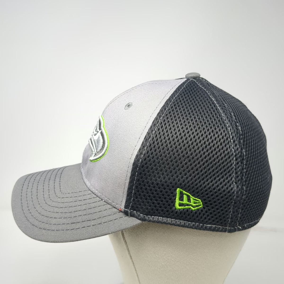 New Era Seattle Seahawks NFL Gray Cap L Mesh Back Stretch Fit 39THIRTY Logo Hat