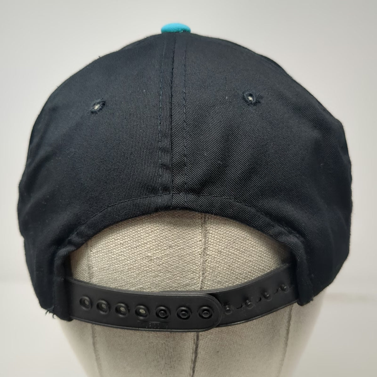 Yupoong Snapback Black Blue OSFM Silent Floor Trus Joist MacMillan 6 Panel Hat