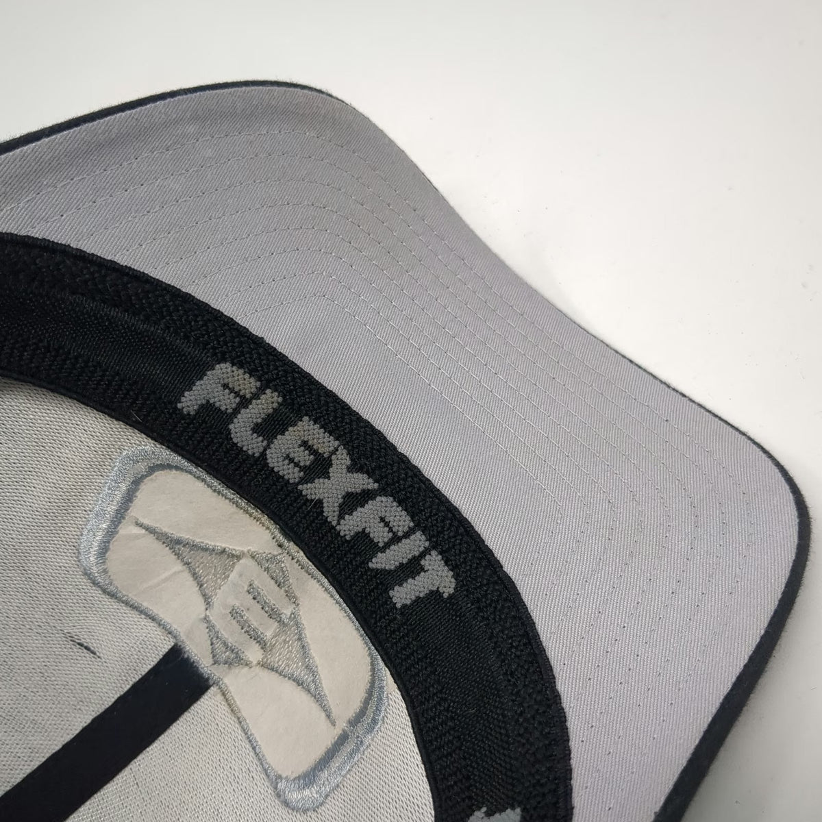 Easton Baseball Cap Black M Embroidered Logo Flexfit Yupoong Curved Brim Hat
