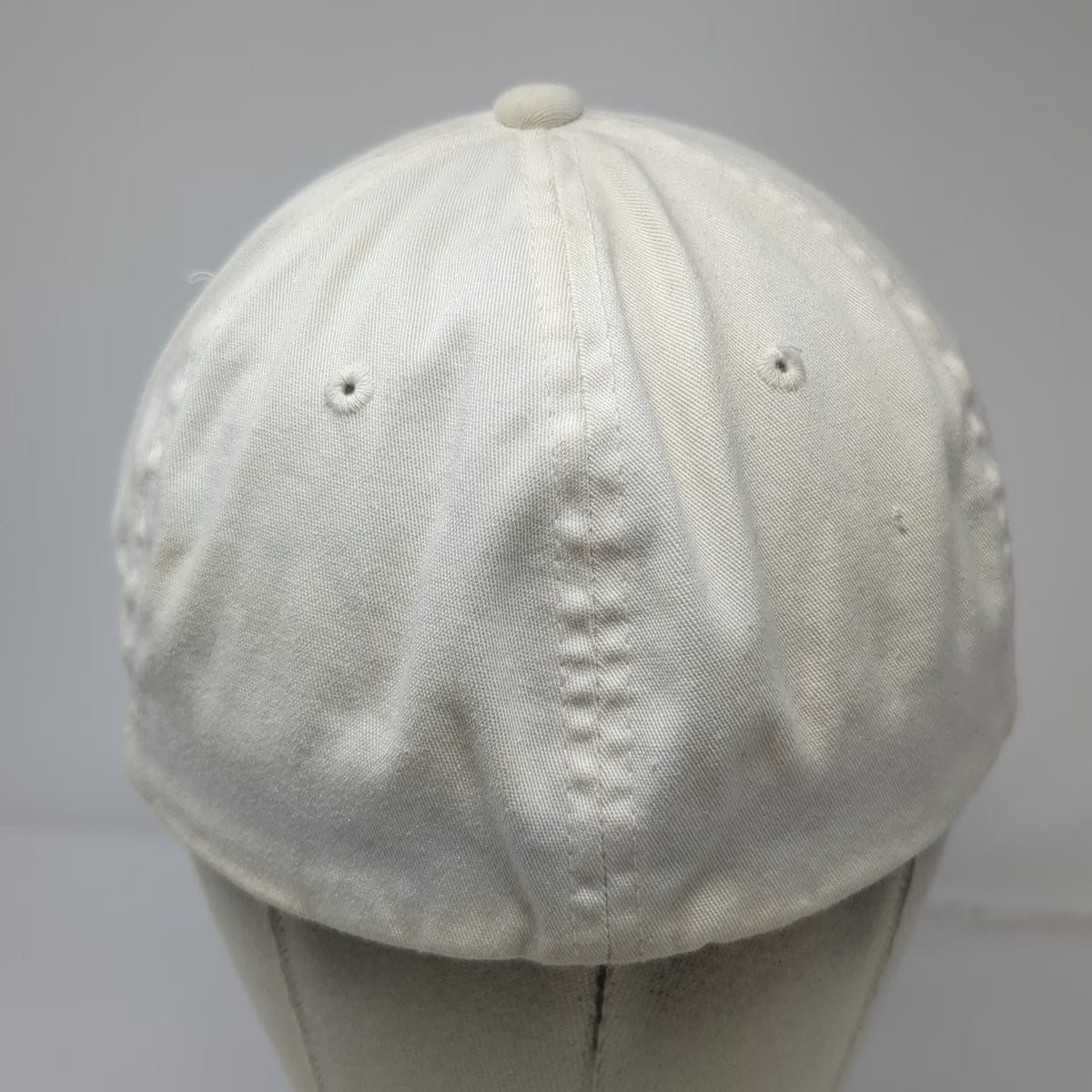 Gold's Gym Baseball Cap White M Flexfit Stretch Fit Tonal Logo Weightlifter Hat