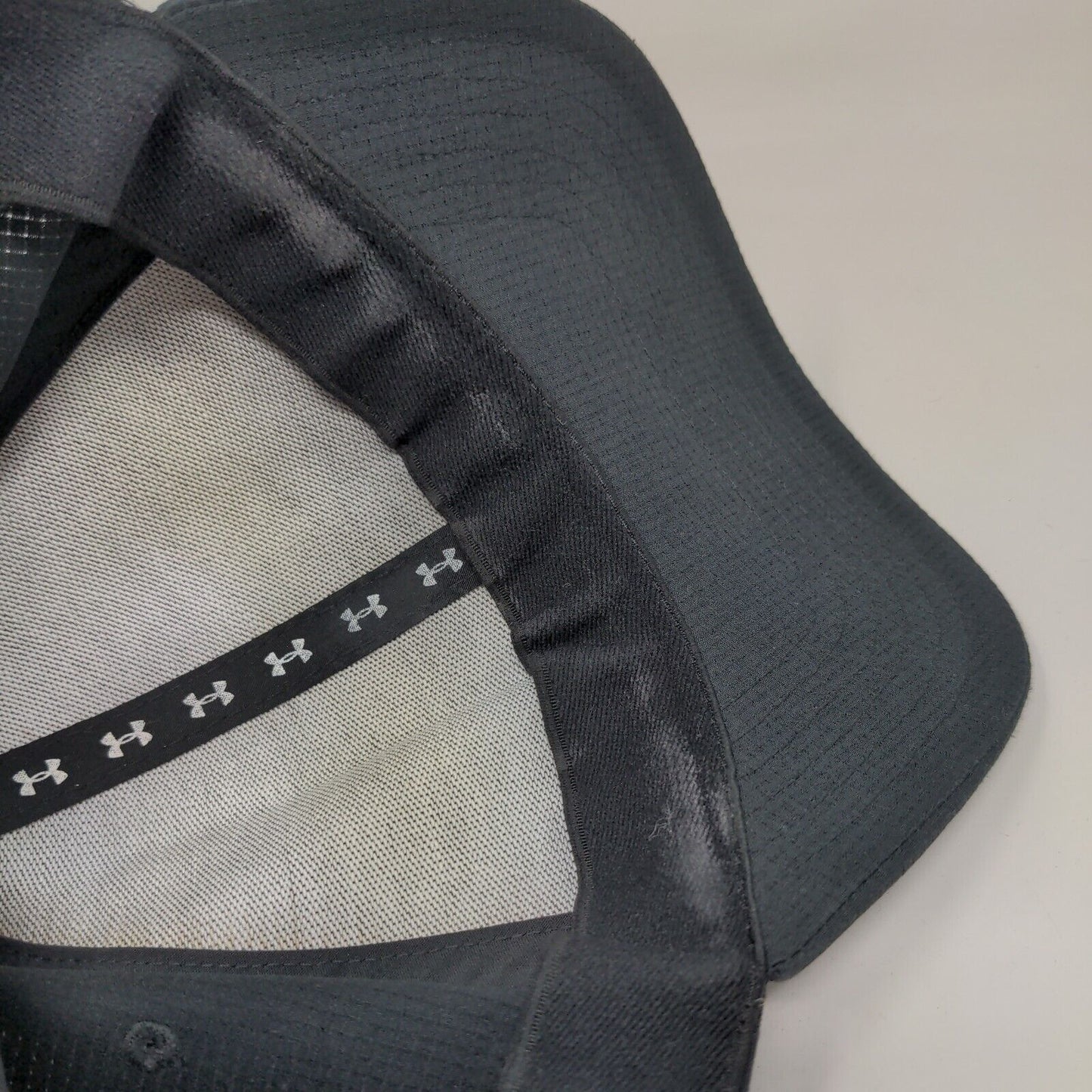 Under Armour Golf Fitted Hat Black Medium/Large Classic Fit 6 Panel