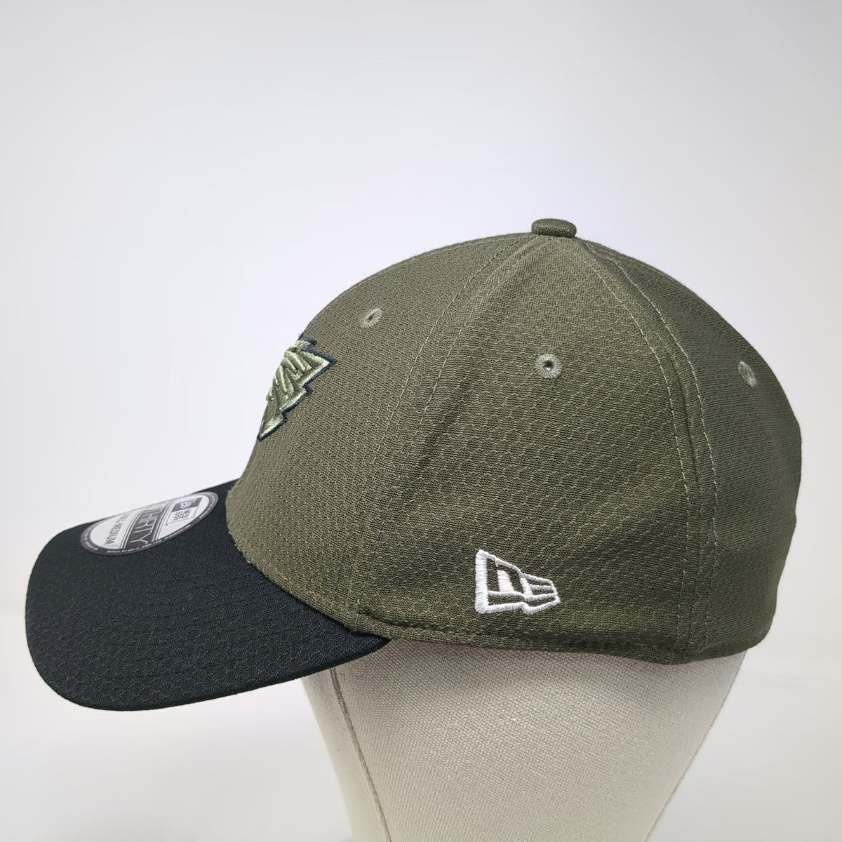 New Era Philadelphia Eagles NFL Hat Green M Salute To Service Camo 39THIRTY