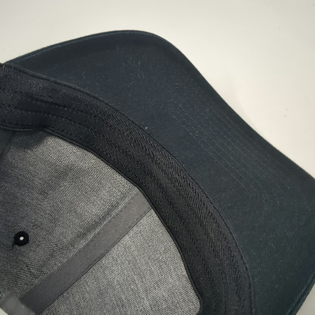 Columbia Baseball Cap Black XL Fishing Fish Flag Mesh Fitted Hat PFG Ruskin