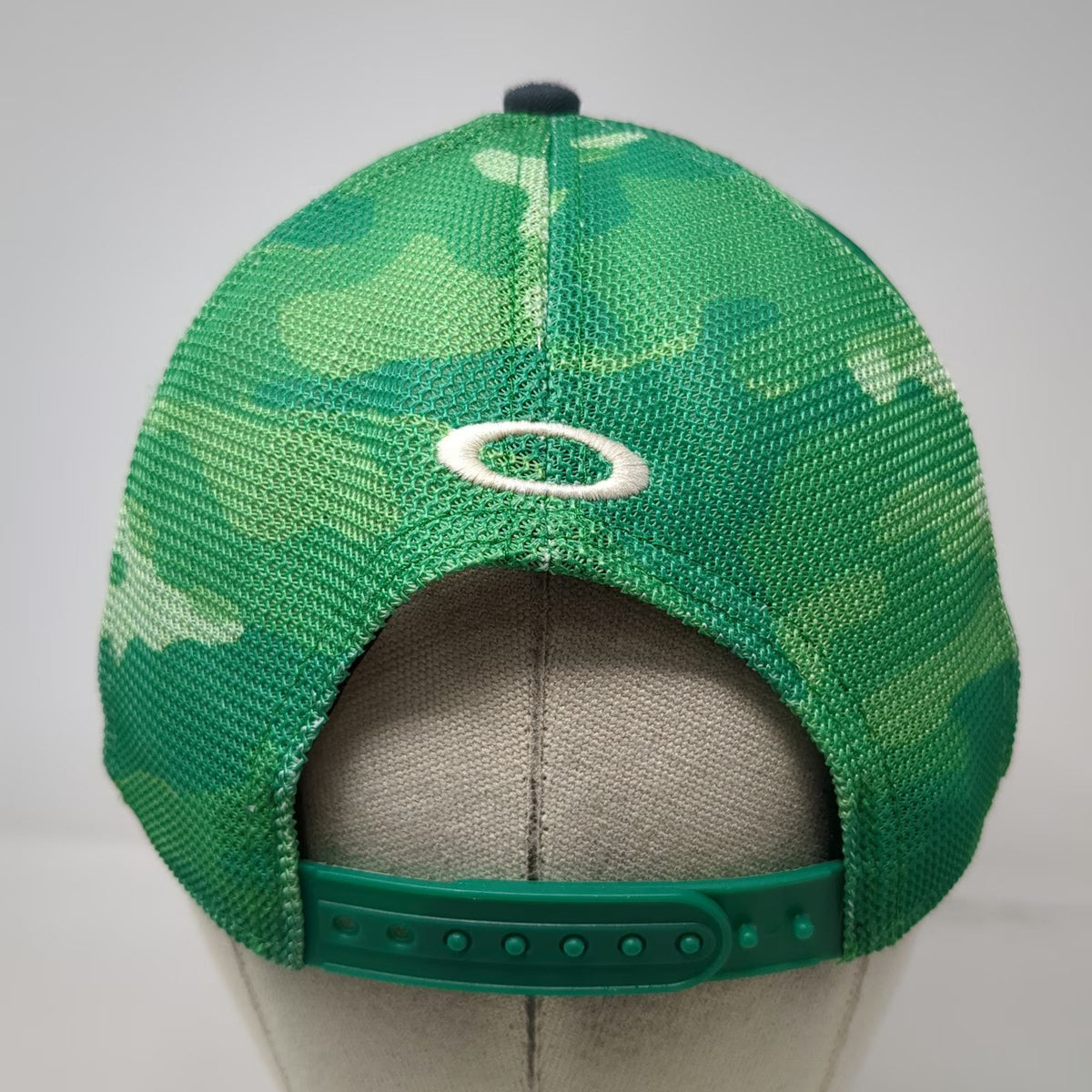 Oakley Trucker Hat Black Green White OSFM Camo Mesh Snapback Embroidered Logo