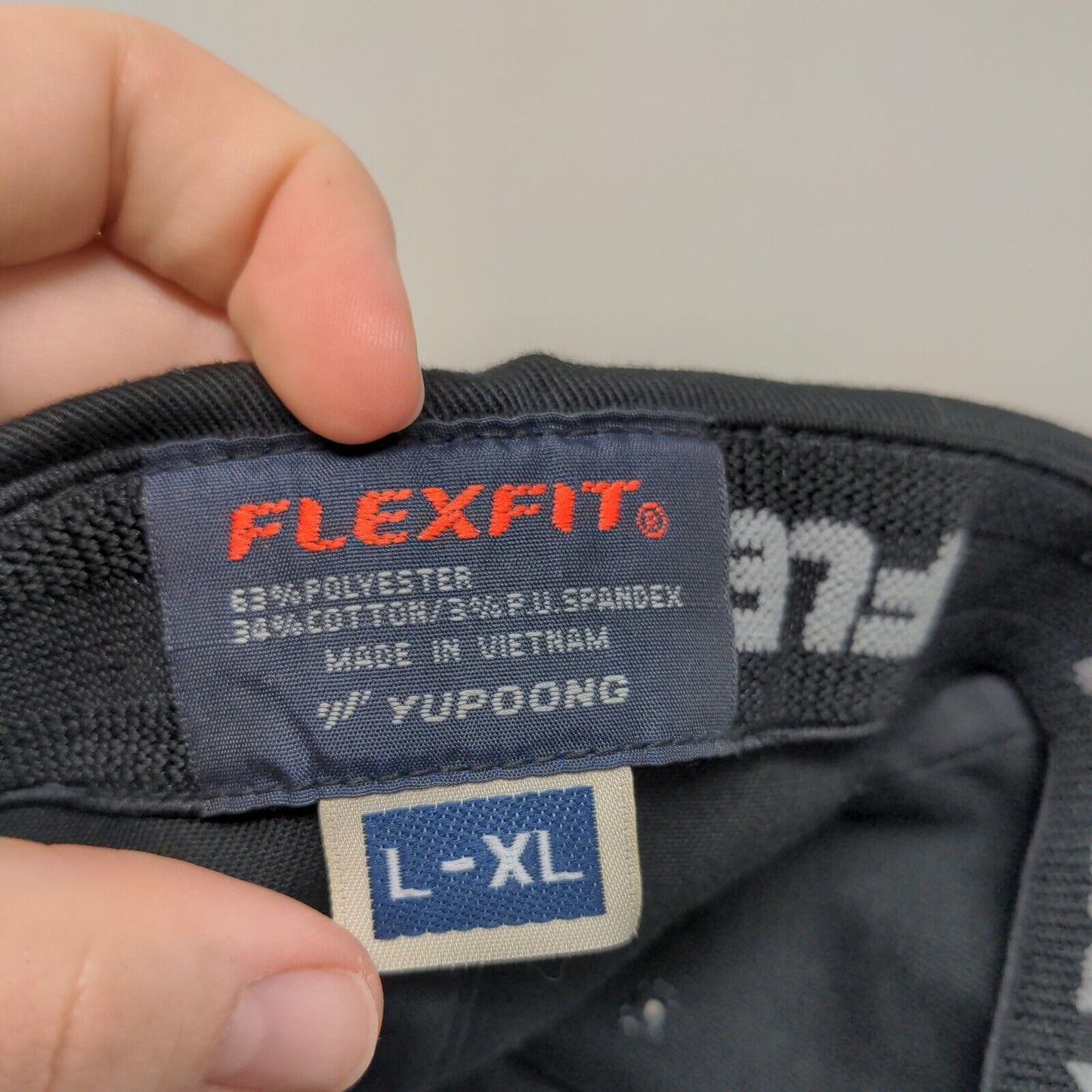 Flexfit Men's Fitted Hat Black Size L-XL Embroidered Acana Logo Maple Leaf