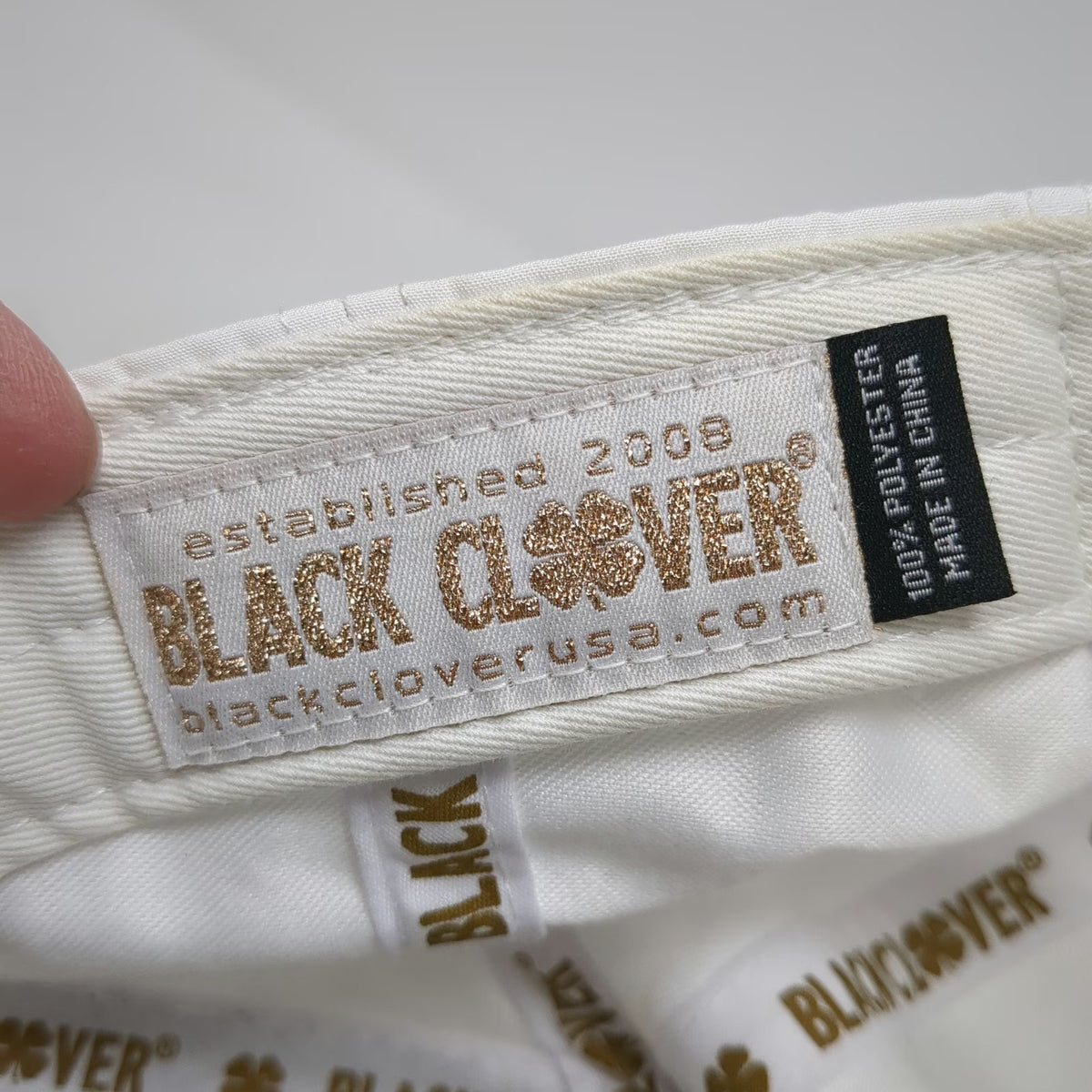 Black Clover Baseball Cap White OSFM Live Lucky Journeys Mountain Slideback Hat