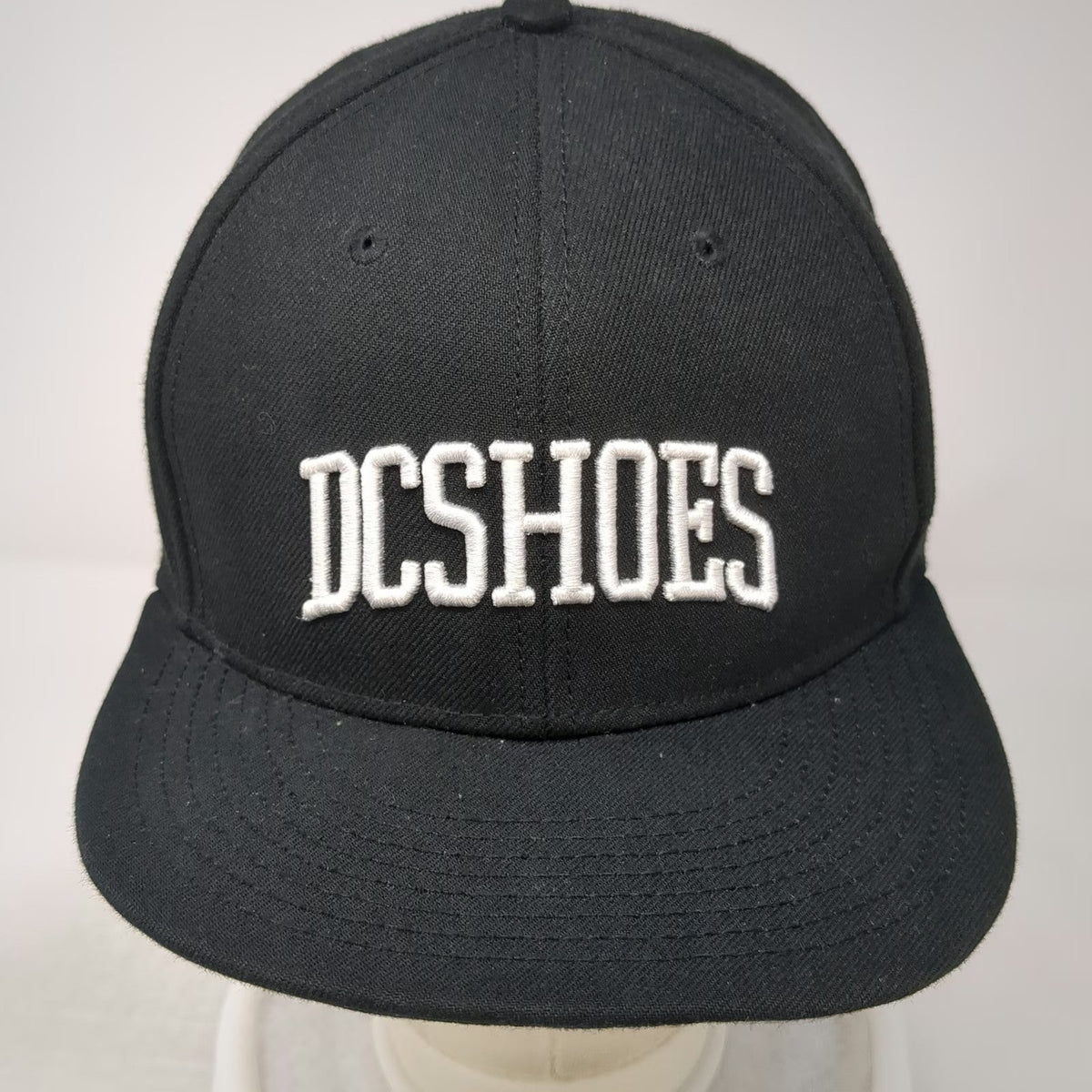 DC Shoes Snapback Hat Black OSFM Embroidered Logo Flat Brim 94 Skatewear OSFM