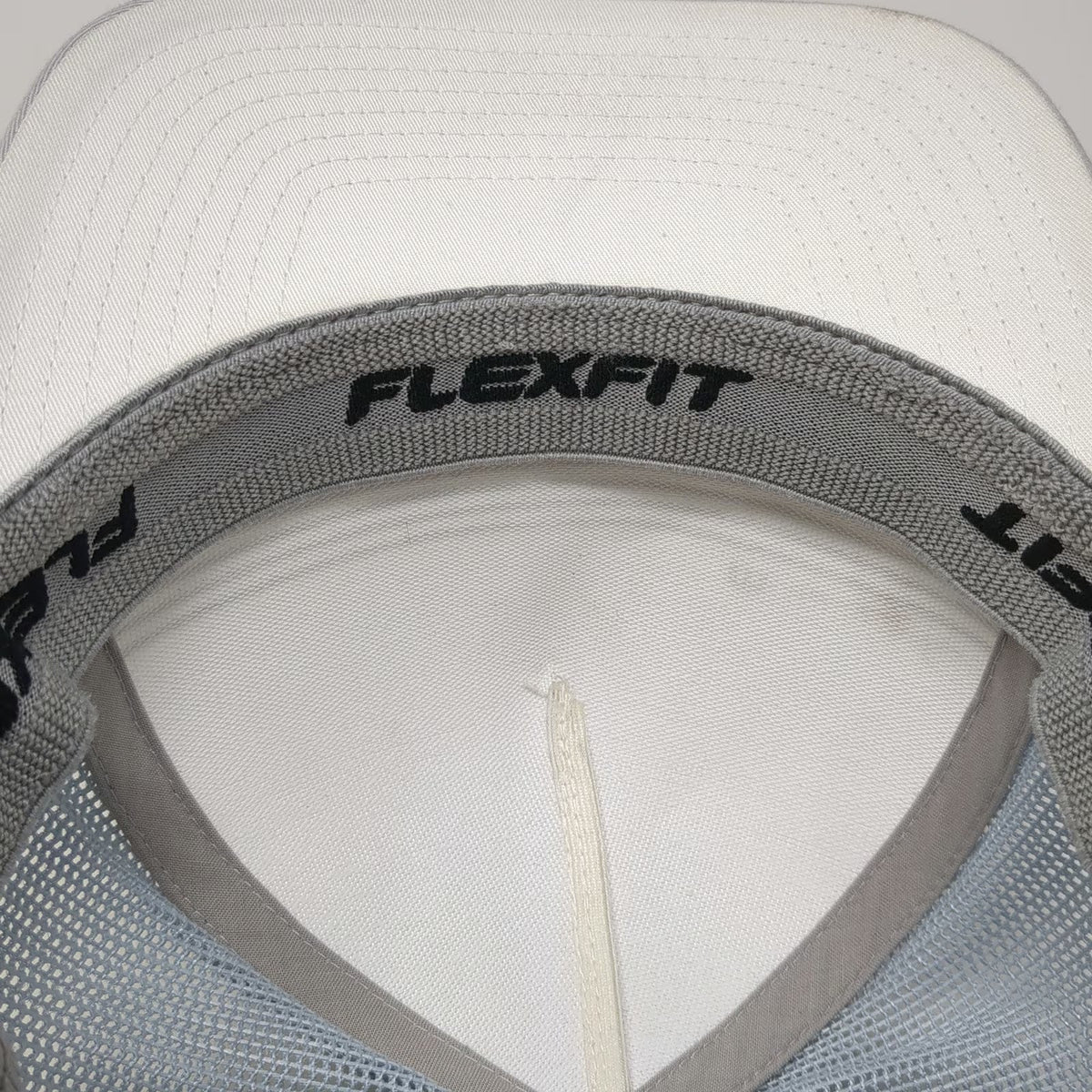 TravisMathew Baseball Cap Gray XL Fitted Mesh Stripes Flexfit Golf logo hat