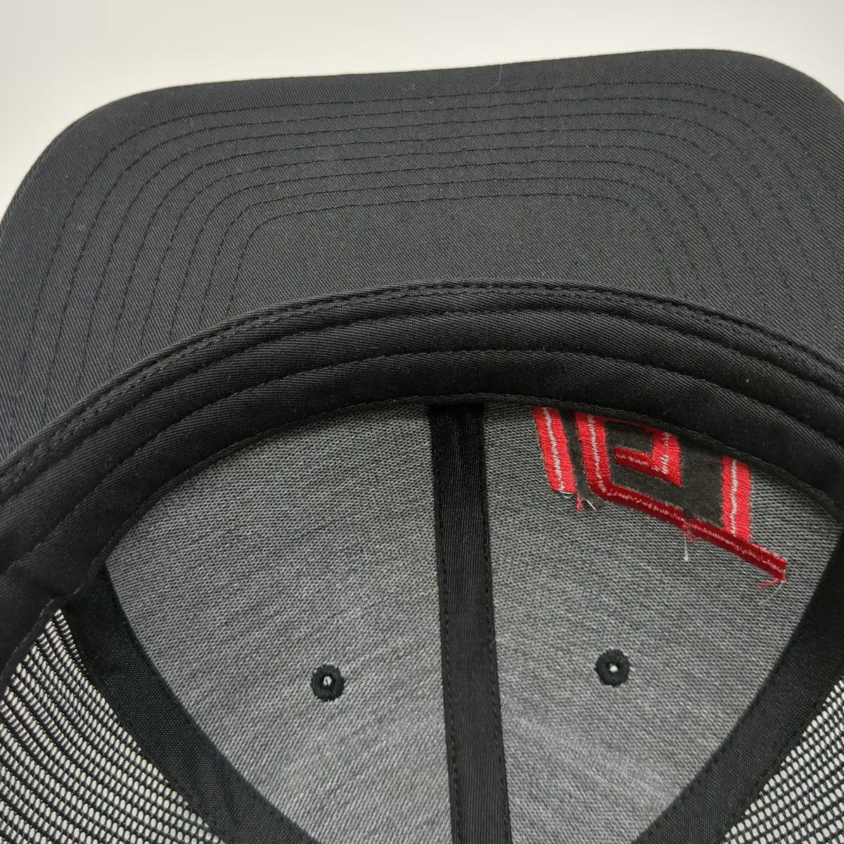 Richardson Trucker Hat Black L Red IGT Companies Logo Mesh Snapback 112 Flag