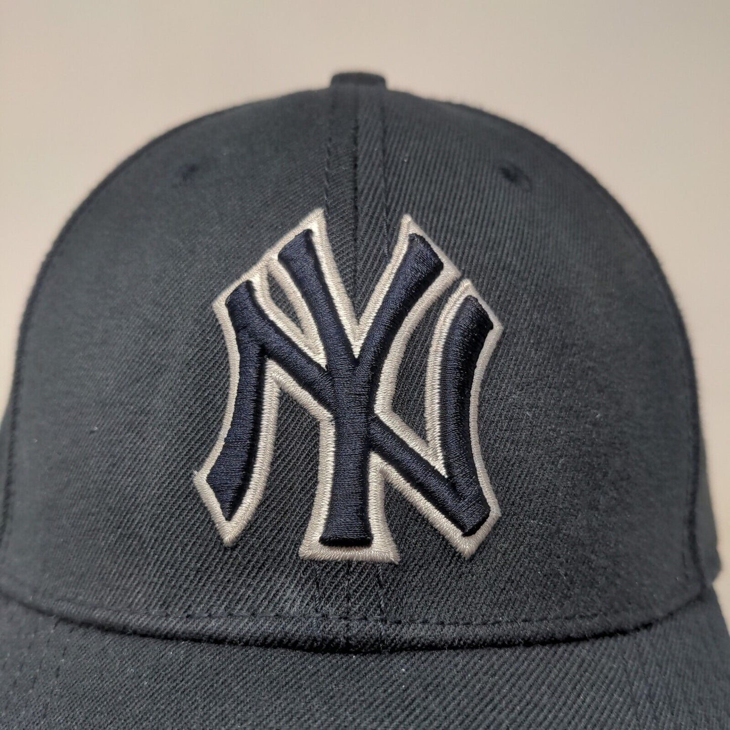 New Era Men's Fitted Hat Black Size M/L Embroidered New York Yankees Logo