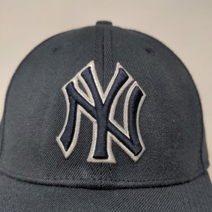 New Era Men's Fitted Hat Black Size M/L Embroidered New York Yankees Logo