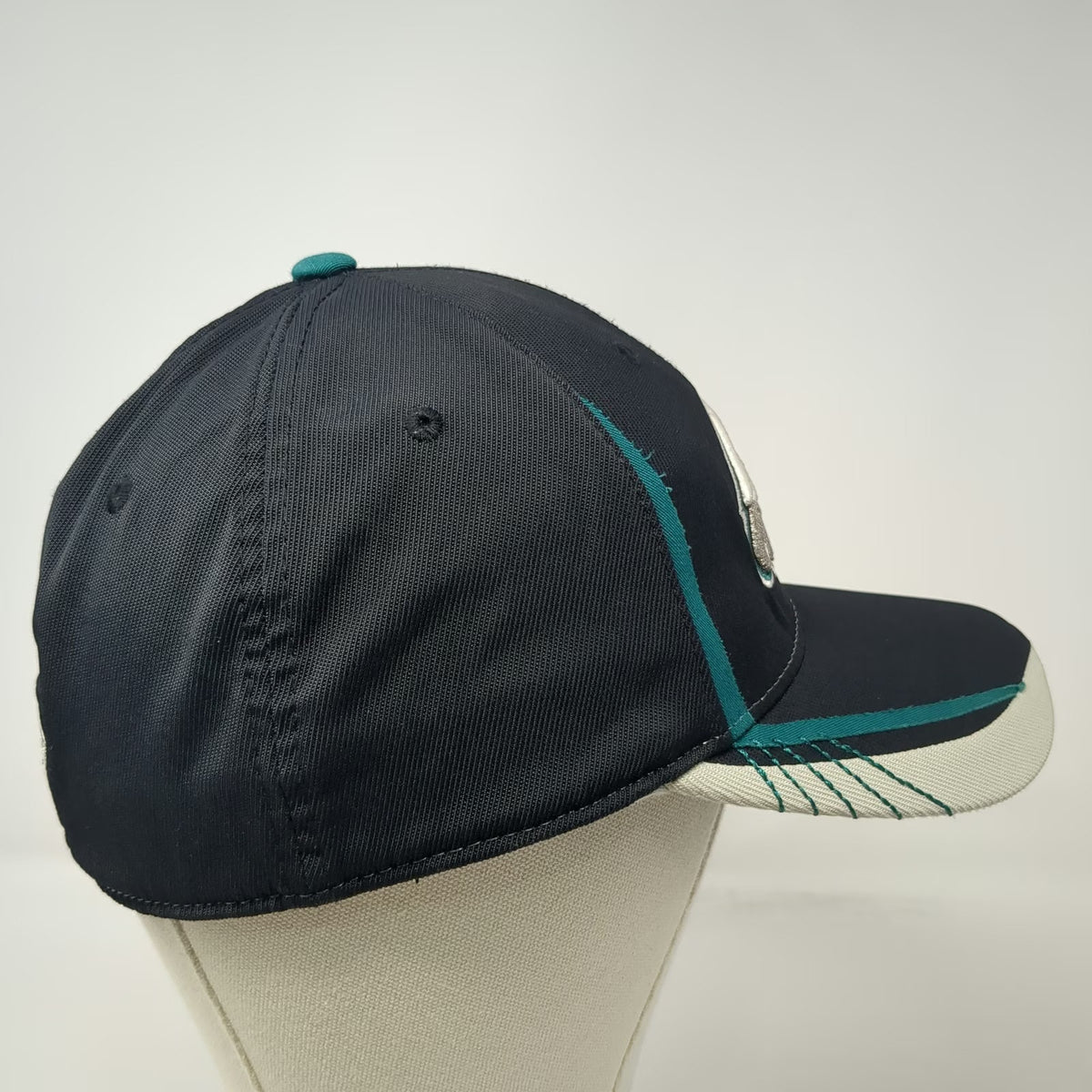 Reebok Philadelphia Eagles NFL Black M Cap Onfield Embroidered Logo Hat Stretch