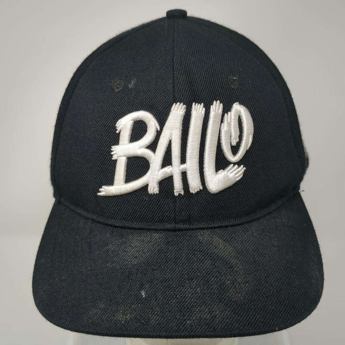 Sixfeathers Bailo Snapback Black One Size Flat Brim Embroidered Logo Hat