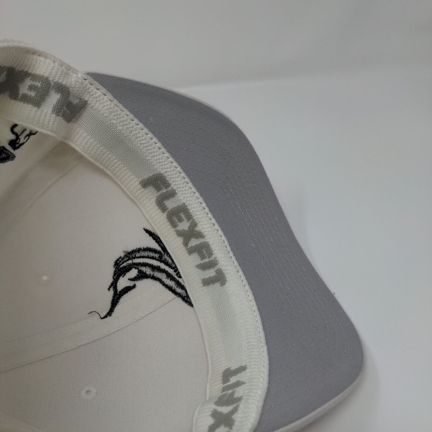 Air Maui Fitted Hat White L/XL Embroidered 6 Panel Flexfit Yupoong