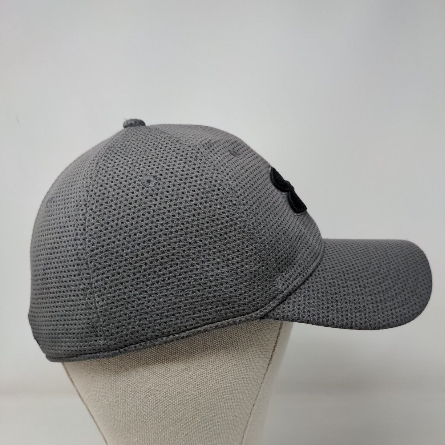 Under Armour Fitted Hat Gray M/L Lightweight Breathable Vented Holes 6 Panel