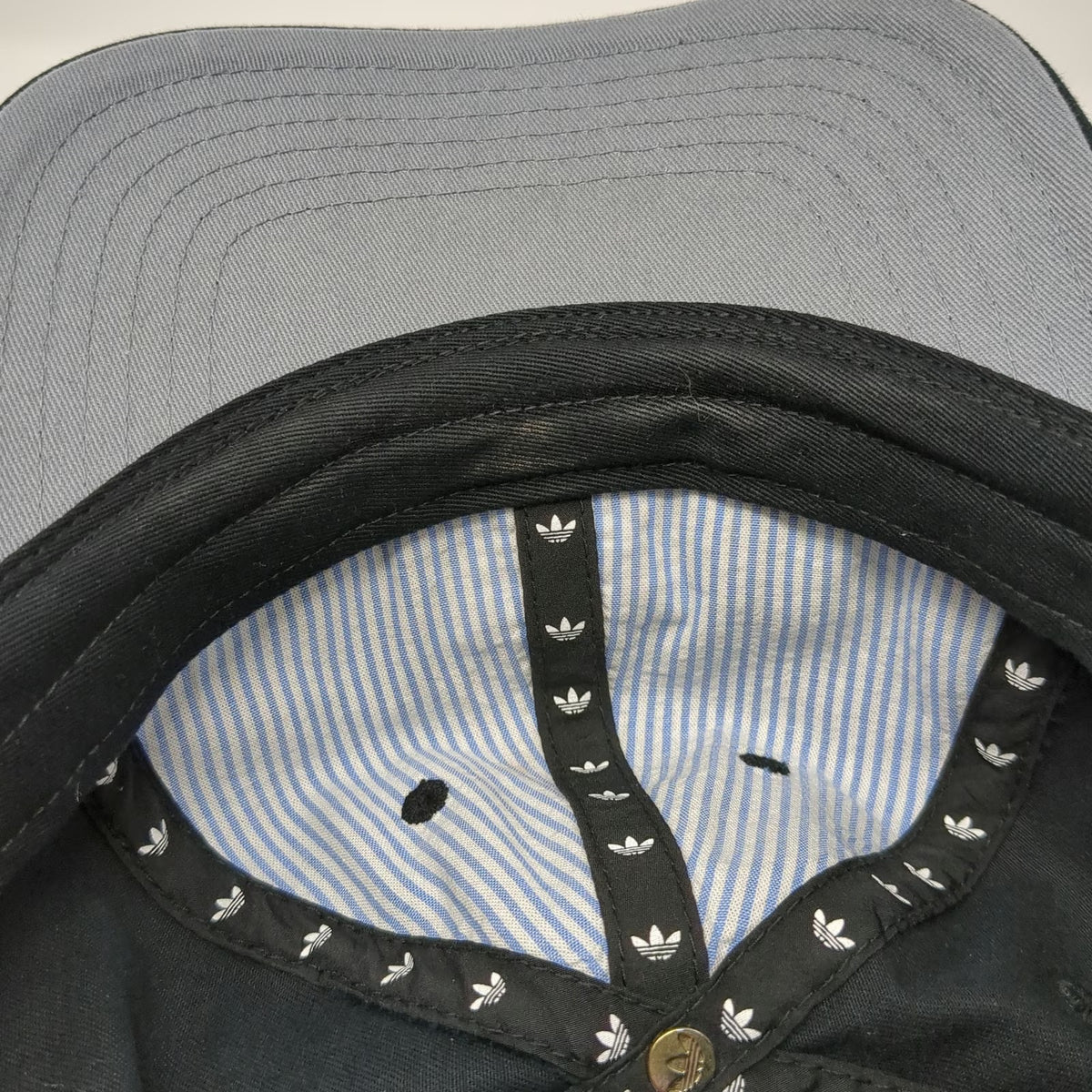 adidas Baseball Cap Black One Size Hat Trefoil Logo Strapback Grey Under-Visor