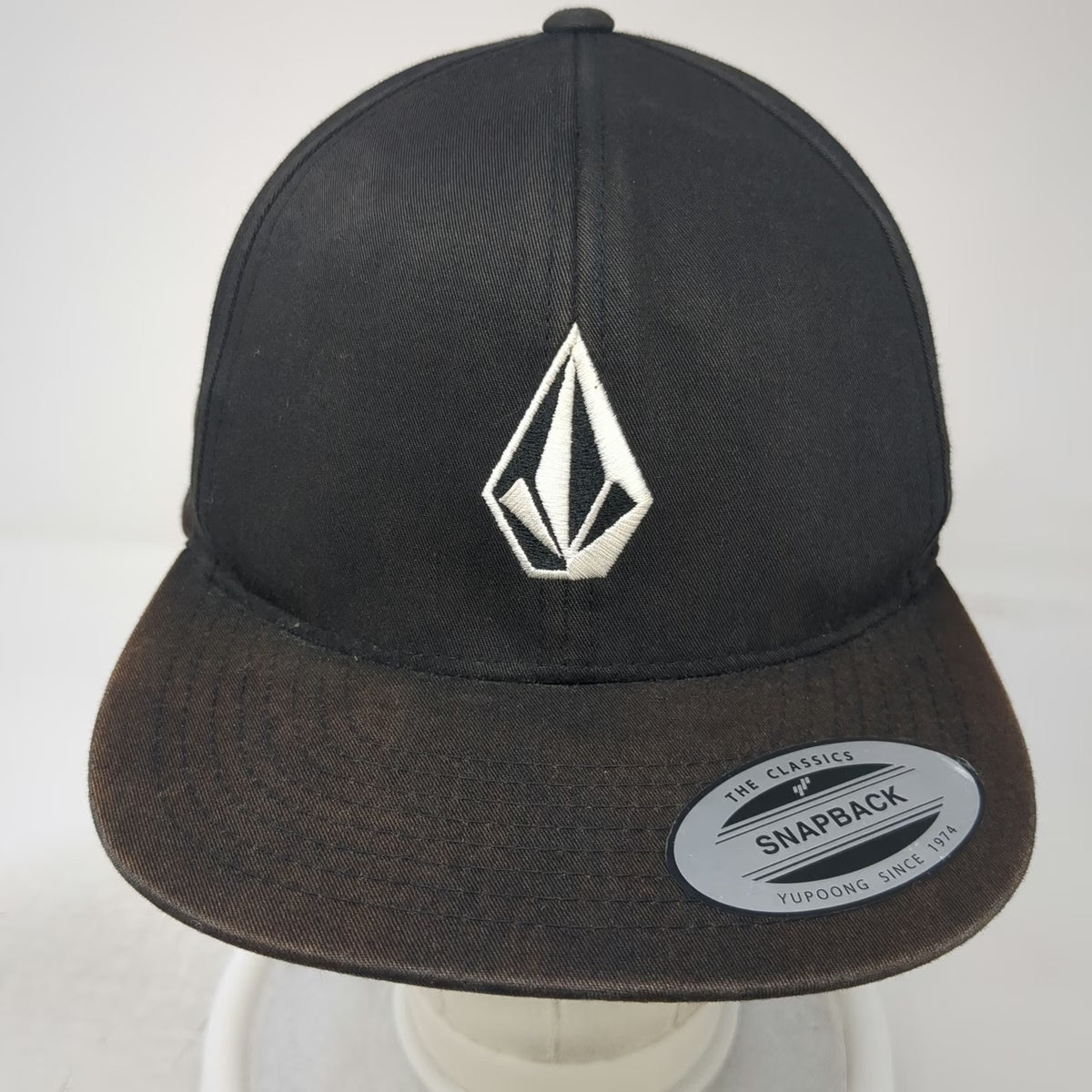 Volcom Snapback Black One Size Hat Embroidered Stone Logo Flat Brim 6 Panel