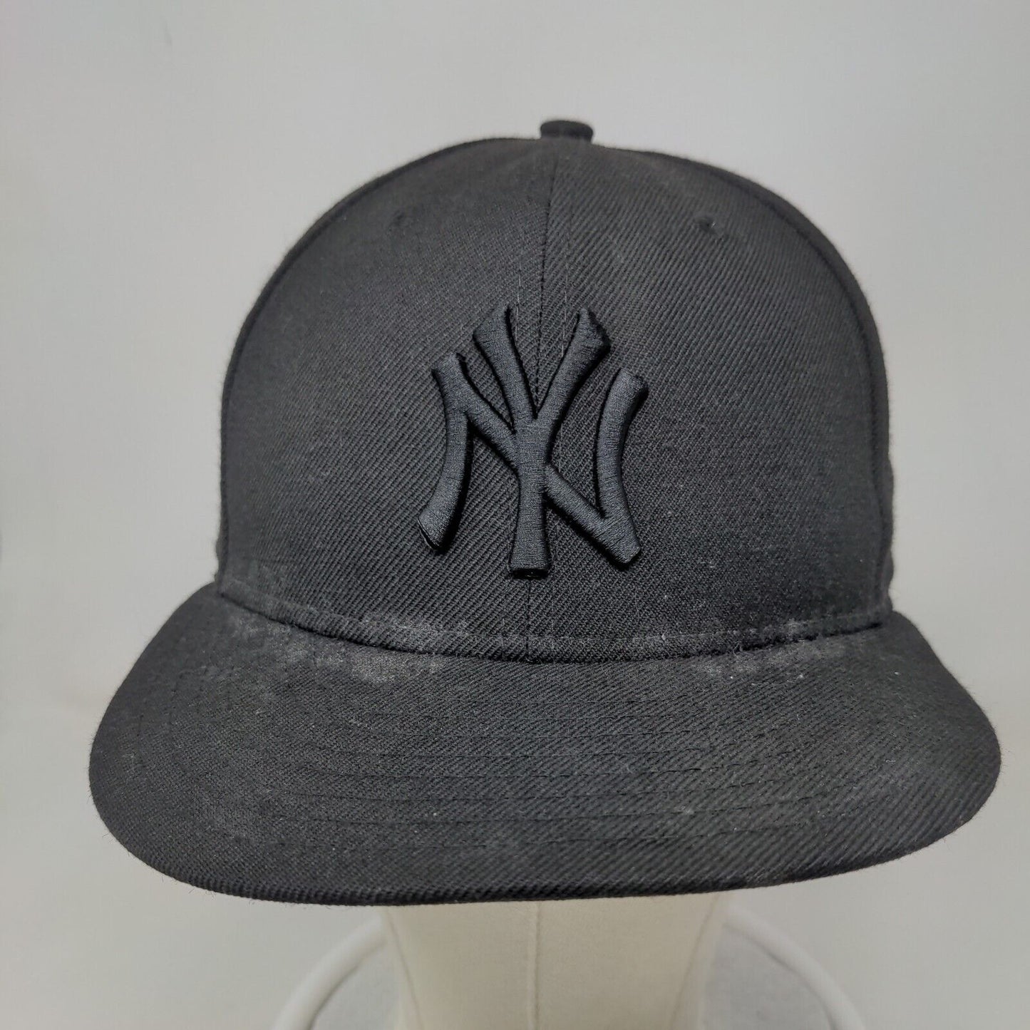 New Era Men's Fitted Hat Black 7 1/4 New York Yankees 59Fifty Embroidered Logo
