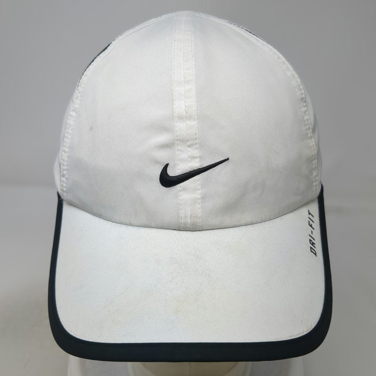 Nike Baseball Cap White One Size Dri-Fit Featherlight Strapback Swoosh Sport Hat