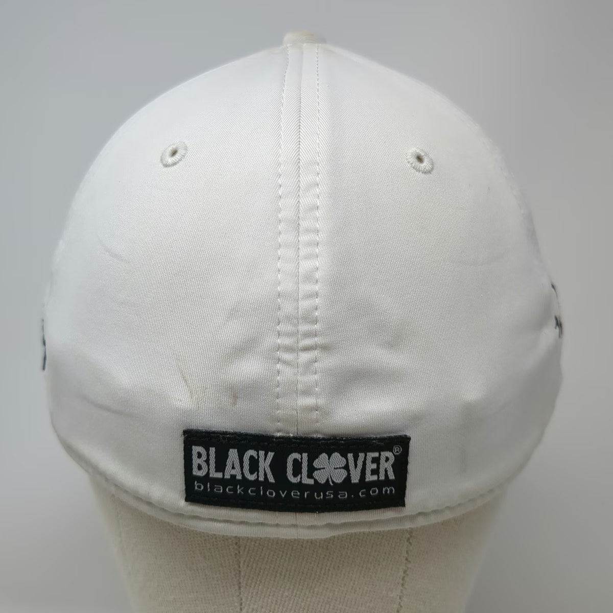 Black Clover Baseball Cap White XL Live Lucky Whitetail Clover Stretch Fit Hat