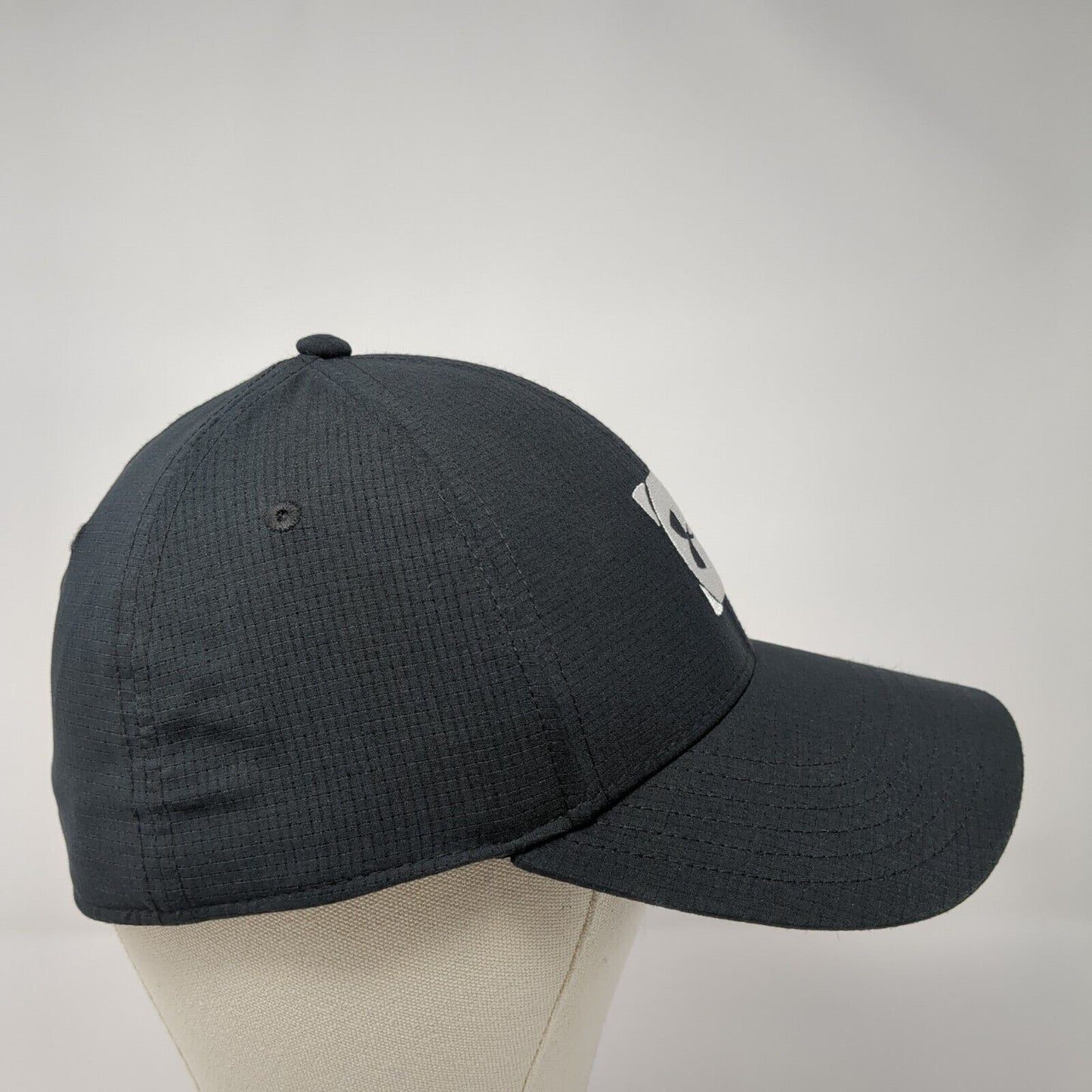 Under Armour Golf Fitted Hat Black L/XL Classic Fit Embroidered 6 Panel
