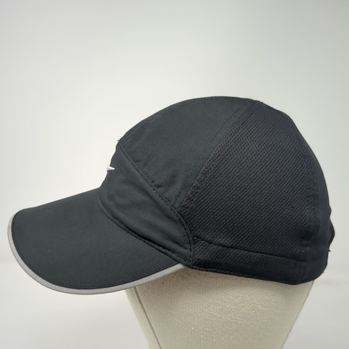 Nike Baseball Cap Black One Size Mesh Strapback Reflective Swoosh Running Hat