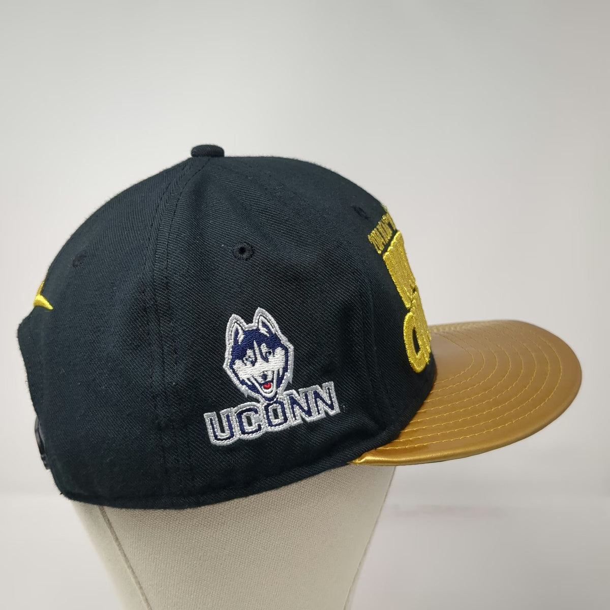 Nike UConn Huskies NCAA Snapback Black Gold One Size 2014 National Champions Hat