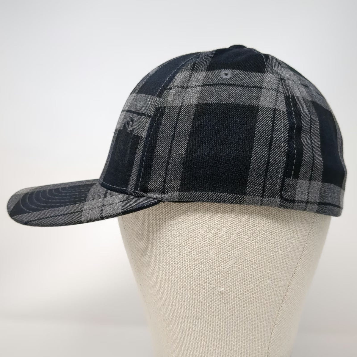 Flexfit Incase Baseball Cap Black Gray M Plaid Tartan Pattern Stretchy Hat