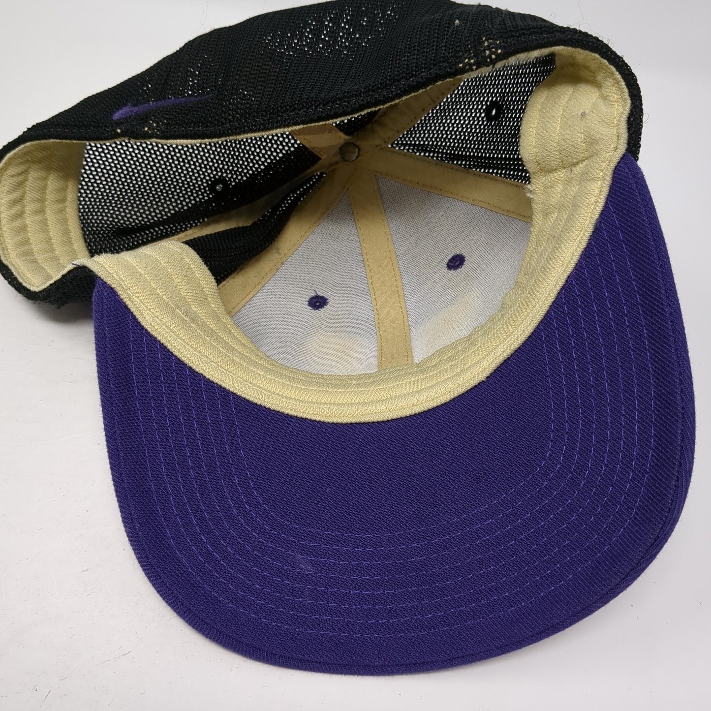 Washington Huskies Fitted Trucker Hat Purple One Size Lightweight Mesh Back Nike